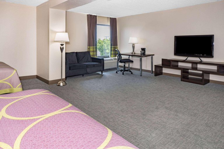 Bedroom 3, Super 8 by Wyndham Mount Laurel, Burlington