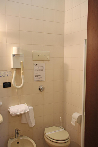 Bathroom 4, Albergo Ristorante Leon d'Oro, Venezia