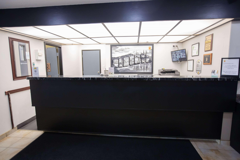 Public Area 2, Super 8 by Wyndham Whitecourt, Division No. 13