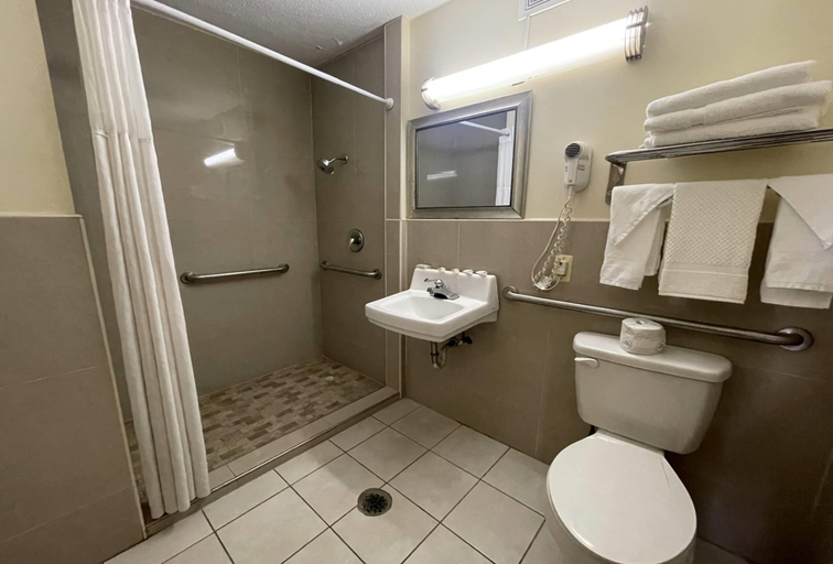 Bathroom 4, Days Inn & Suites by Wyndham York, York