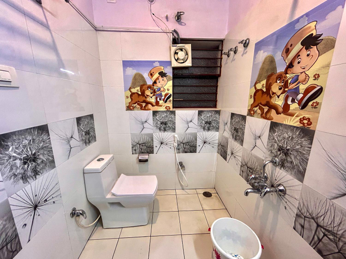 Bathroom 3, Beedu Hostel, Mysore