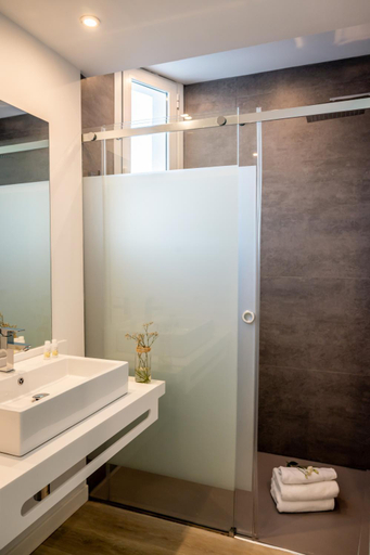 Bathroom 5, Els Pins Resort & Spa, Baleares