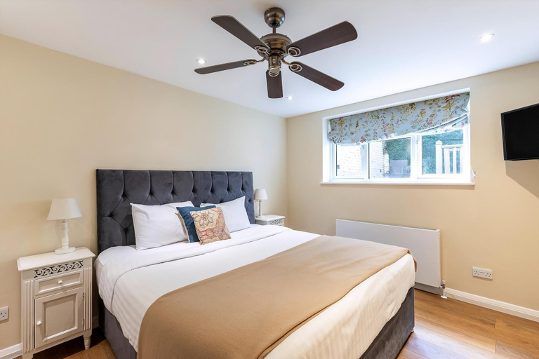 Bedroom 3, Elegant Two Bedroom Flat in Redcliffe Gardens, London