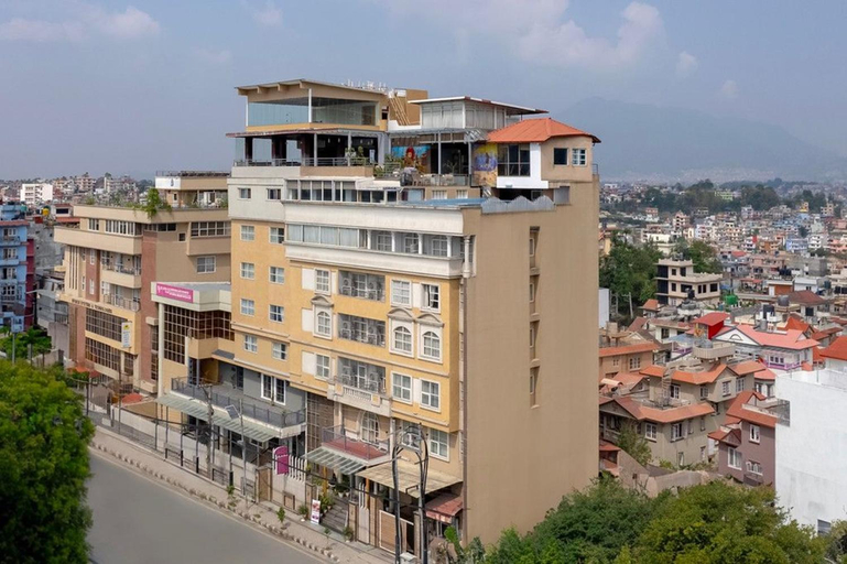 Exterior & Views