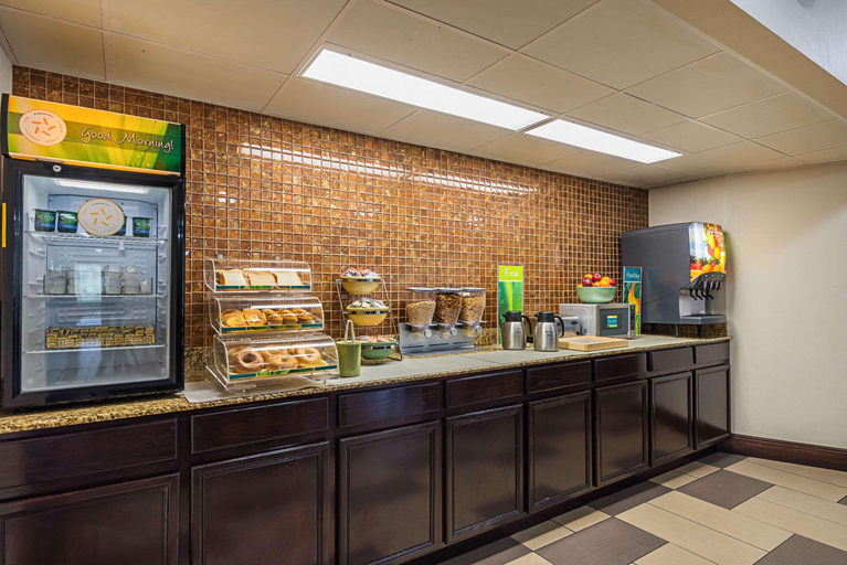 Food & Drinks 5, Quality Inn Airport - Southeast, Jefferson