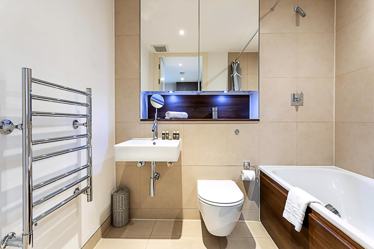 Bathroom 4, Stunning London View Flat, London