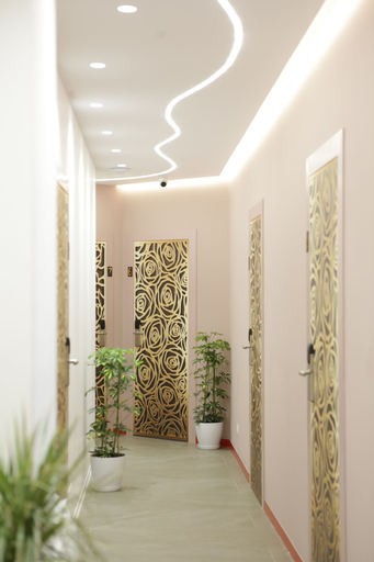 Others 5, Hotel La Rosa, Tiranës
