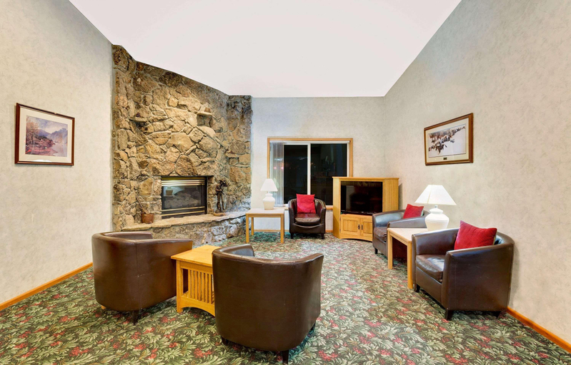 Public Area 2, Super 8 by Wyndham Belgrade/Bozeman Airport, Gallatin