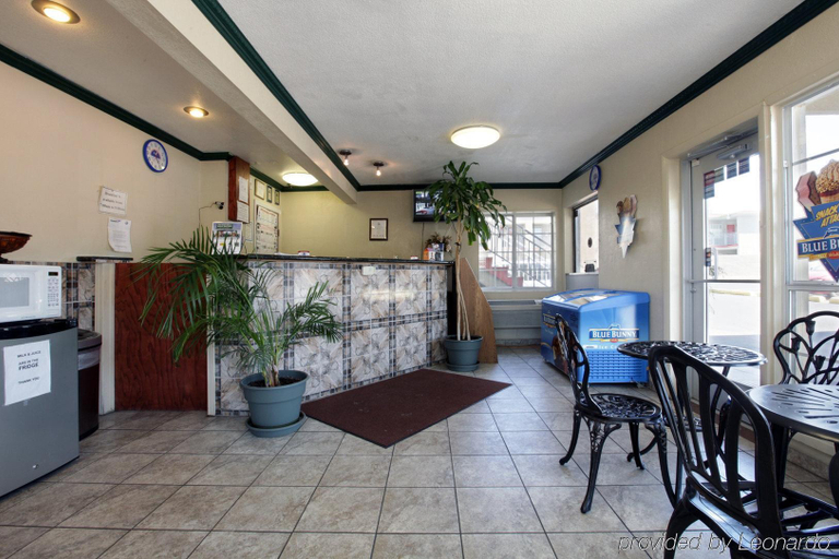 Public Area, Days Inn by Wyndham Albuquerque Downtown, Bernalillo