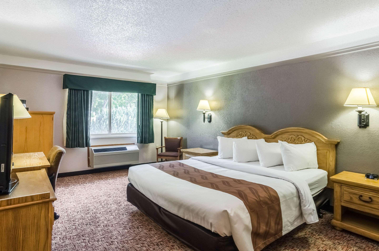 Bedroom 3, Quality Inn Buffalo, Johnson
