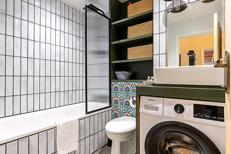 Bathroom 4, Beautiful Two Bedroom Abode Near Victoria, London