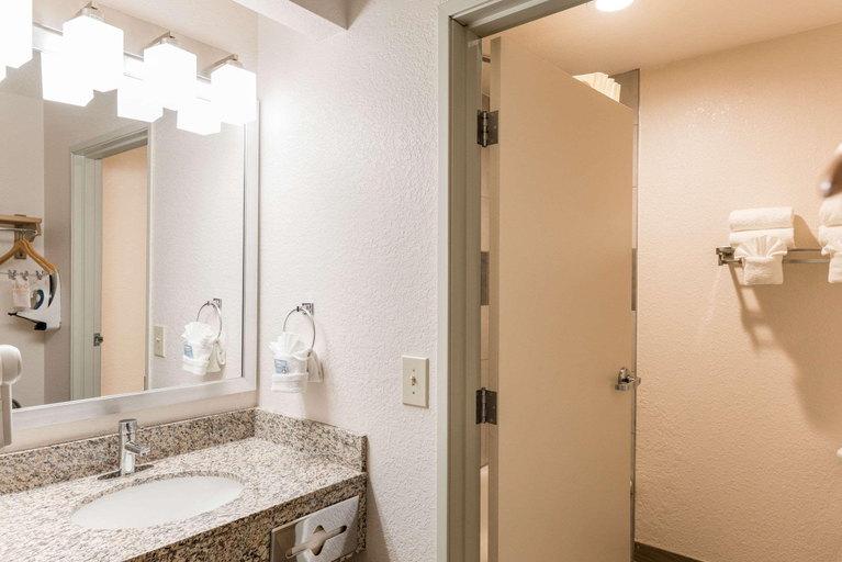Bathroom 5, Quality Inn Williams Near Grand Canyon, Coconino