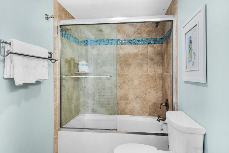 Bathroom 3, Beach House 204a, Walton