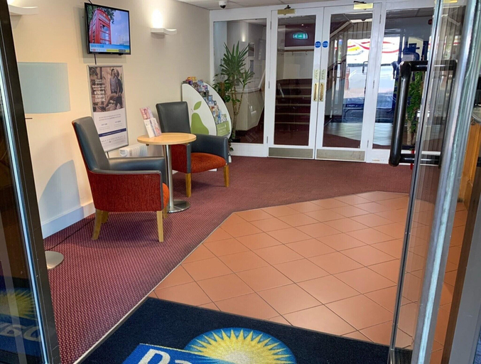 Public Area 2, Days Inn by Wyndham Southampton Rownhams, Hampshire