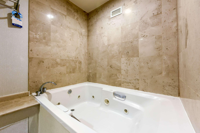 Bathroom 5, Quality Inn Monterrey La Fe, Guadalupe