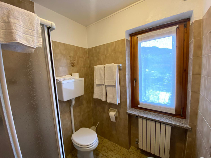 Bathroom 3, Hotel Eira, Sondrio
