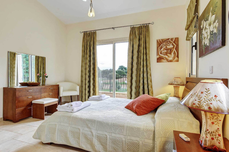 Others 4, Villa Yialos, Larnaca