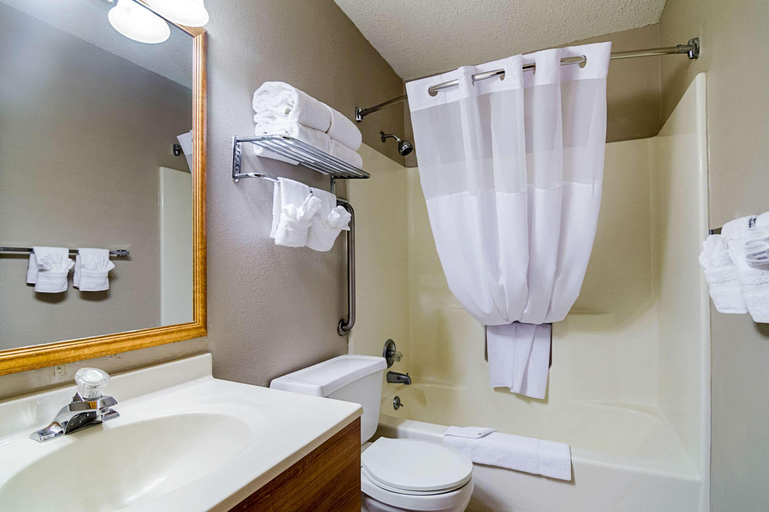 Bathroom 4, Quality Inn Sidney I-80, Cheyenne
