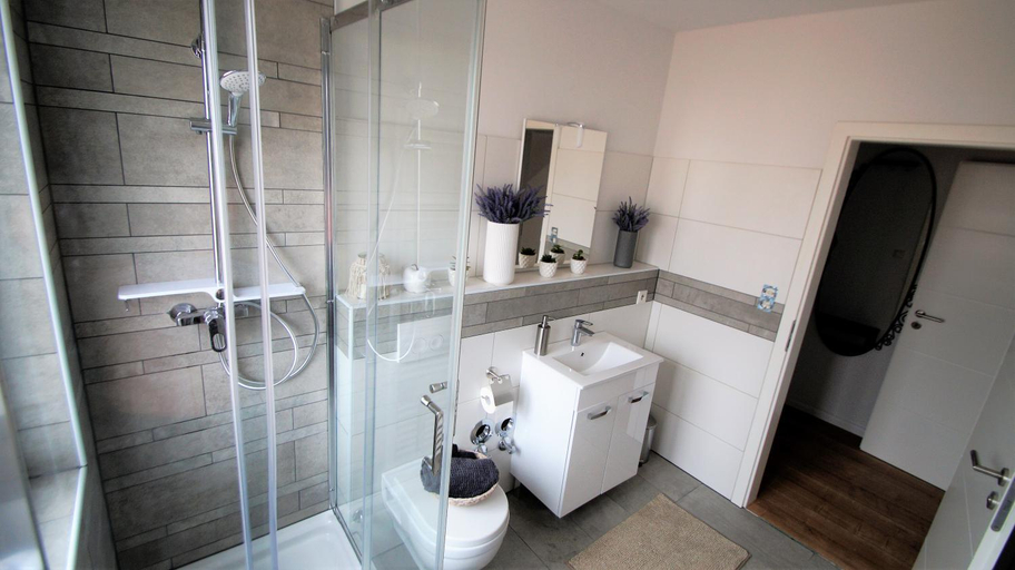 Bathroom 2, Luxus Wohnungen nahe Koln City/Messe, Rheinisch-Bergischer Kreis