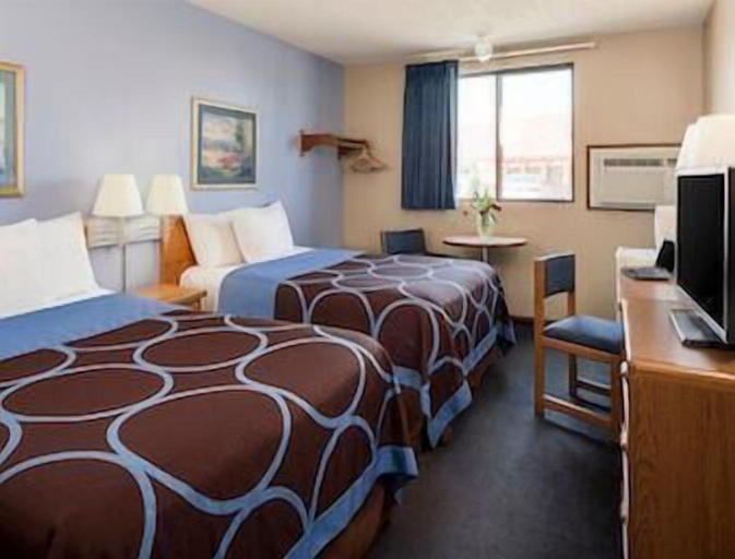 Bedroom 3, Super 8 by Wyndham Manhattan KS, Riley