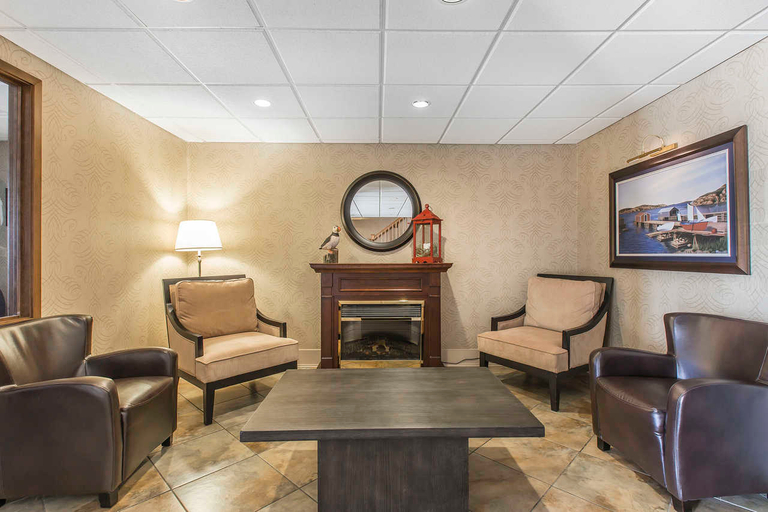 Public Area 2, Comfort Inn, Division No. 6