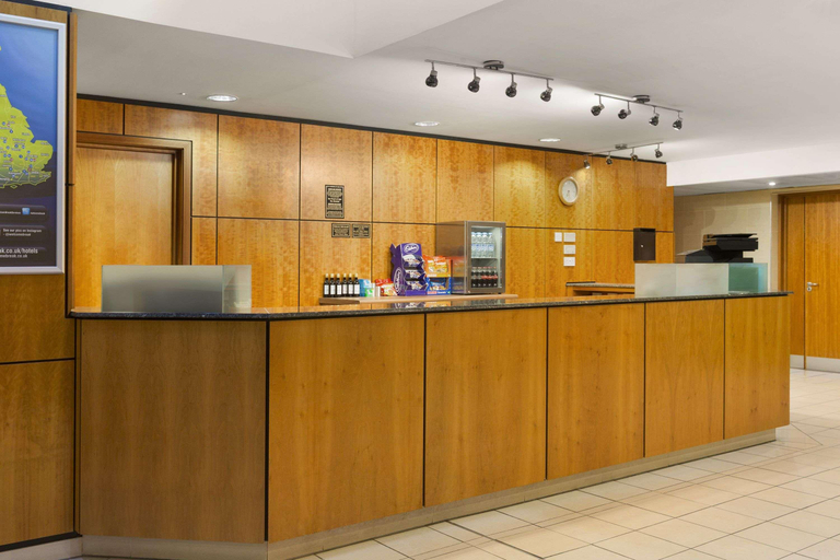 Public Area 2, Days Inn by Wyndham Stevenage North, Hertfordshire
