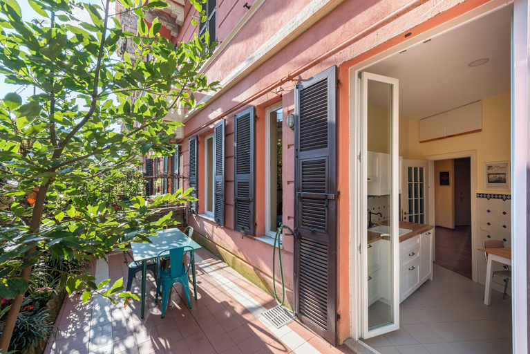 Others 5, Charming apt with Garden in Castelletto, Genova