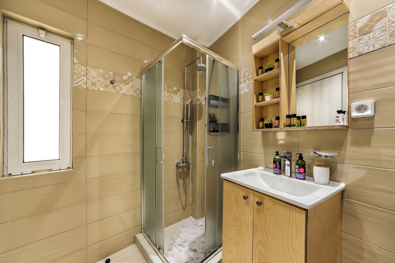 Bathroom 4, Grekodes 7, Crete
