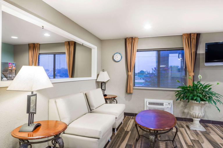 Public Area 2, Super 8 by Wyndham Independence KS, Montgomery