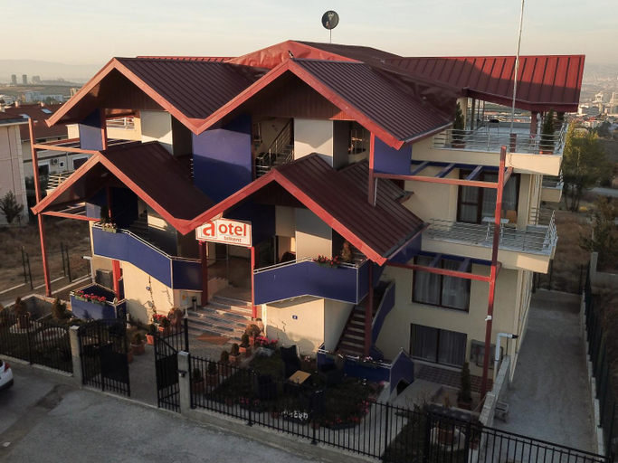 Exterior & Views