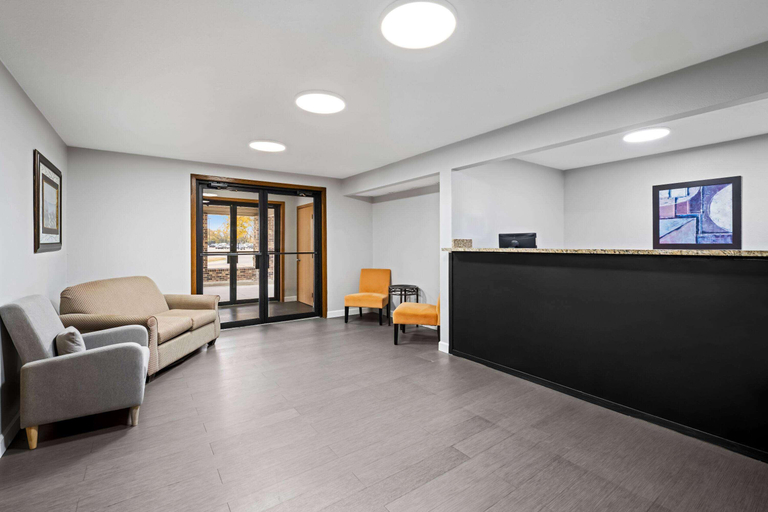 Public Area 2, Super 8 by Wyndham Waverly, Bremer