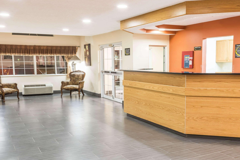 Public Area 2, Super 8 by Wyndham Columbus West, Franklin