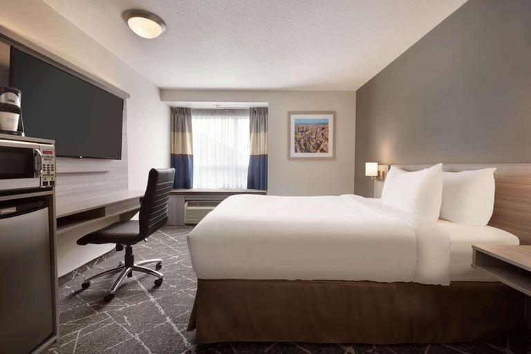 Bathroom 4, Microtel Inn & Suites By Wyndham Lloydminster, Division No. 17