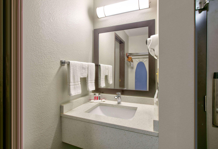 Bathroom 4, Days Inn by Wyndham Tunica Resorts, Tunica