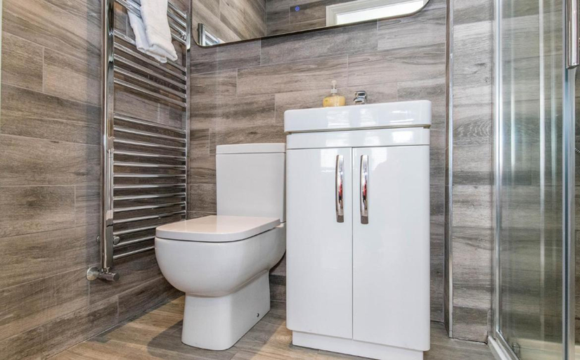Bathroom 3, Central Skipton - Devonshire Court Apartments, North Yorkshire