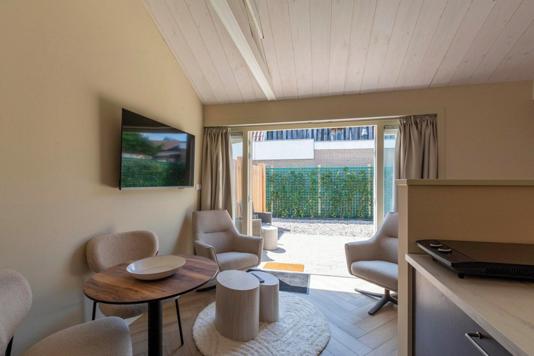 Living room 2, Beautiful Suite on the Village Square, Zijpe