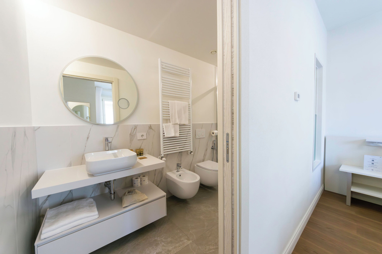 Bathroom 3, Arona Palace - Superior Apartments, Novara