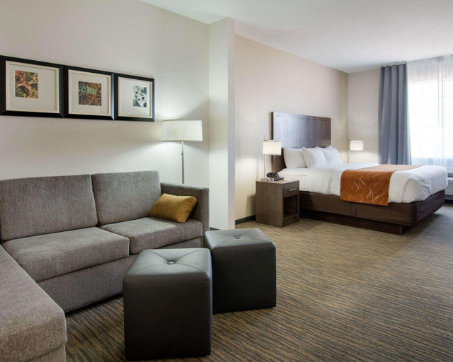 Bedroom 3, Comfort Suites San Angelo near University, Tom Green