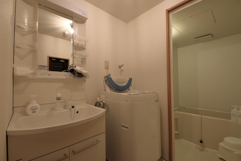 Bathroom 4, Kyomaimai, Kyoto
