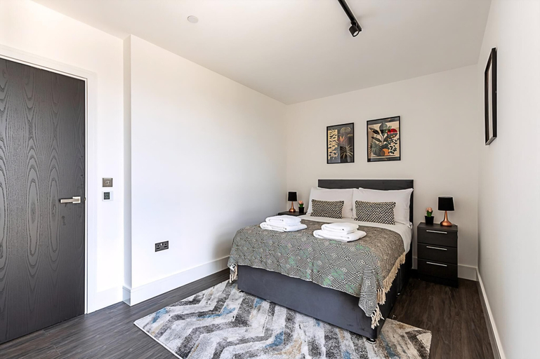 Bedroom 3, Luxurious West London Apartment, London