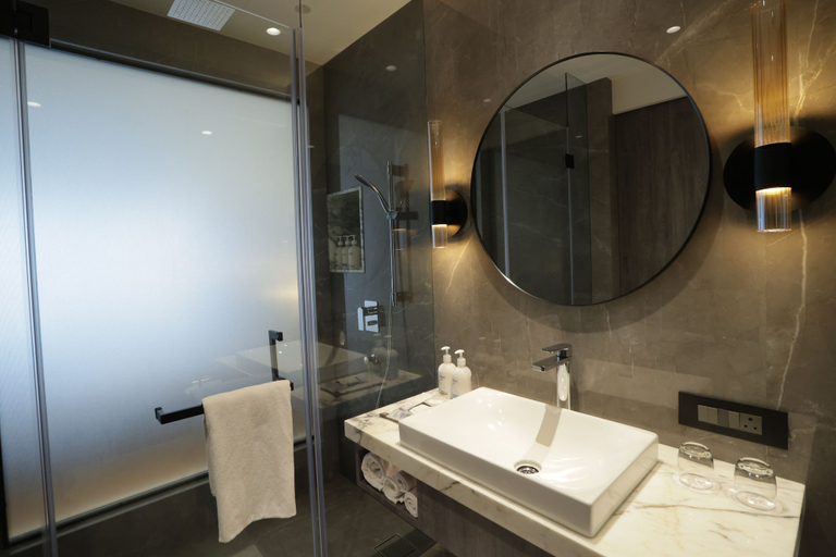 Bathroom 4, Mirage Hotel, Mumbai Suburban