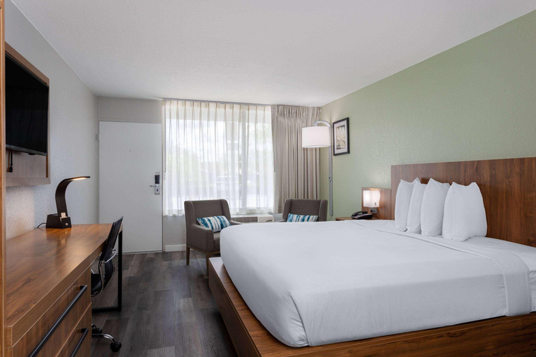 Bedroom 2, Ramada by Wyndham Altamonte Springs, Seminole