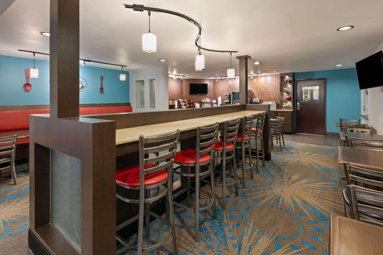 Food & Drinks 5, Days Inn by Wyndham Fort Smith, Sebastian