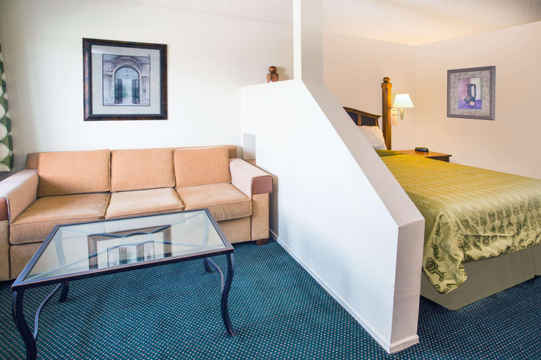 Bedroom 3, Travelodge by Wyndham Indio, Riverside