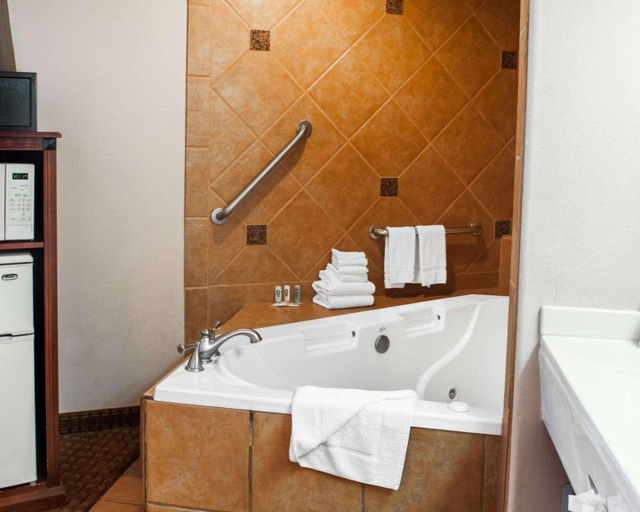 Bathroom 4, Quality Inn & Suites Las Cruces - University Area, Dona Ana