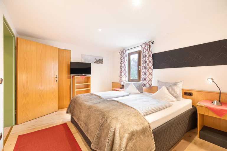 Bedroom 2, Familien- und Wellnesshotel "Landhaus Viktoria", Oberallgäu