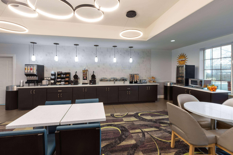 Public Area 2, La Quinta Inn & Suites by Wyndham Austin - Cedar Park, Williamson