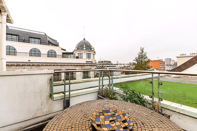 Others 5, Luxury and Modern Bayswater Apartment, London