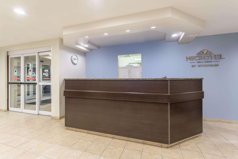 Public Area, Microtel Inn & Suites by Wyndham Klamath Falls, Klamath