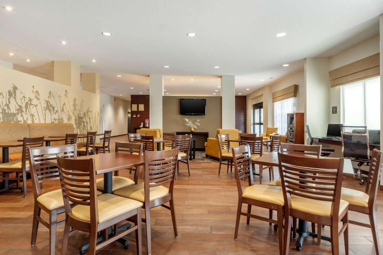 Food & Drinks 5, Sleep Inn & Suites Fargo, Cass